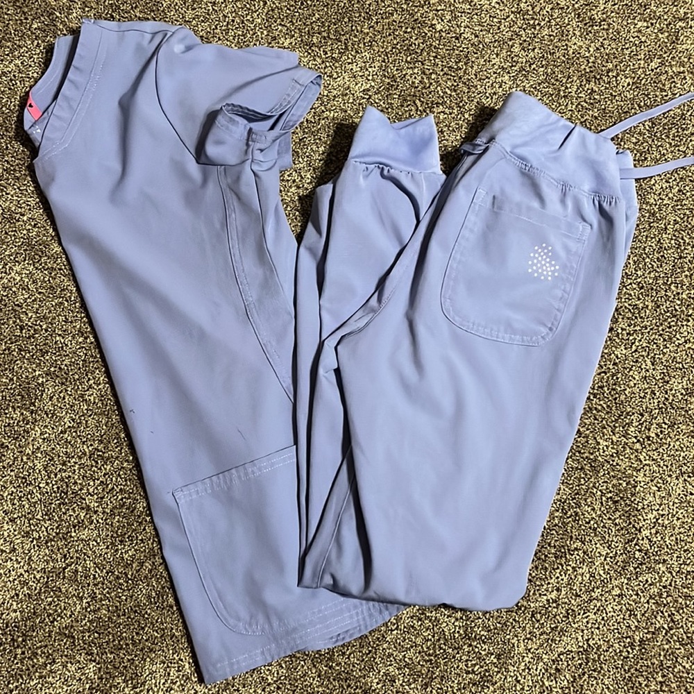 Scrub set